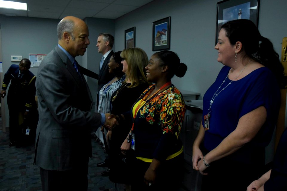 Secretary Johnson Visits with FEMA Employees (26426367555)