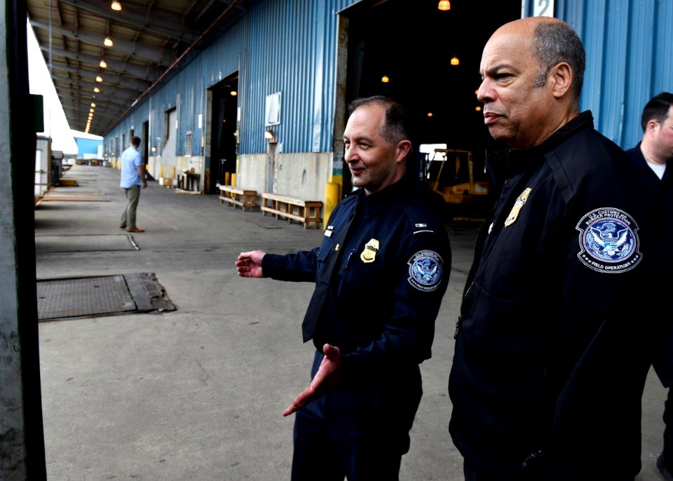 Secretary Johnson Visits CBP USCG Employees at Port of Baltimore (25756382580)
