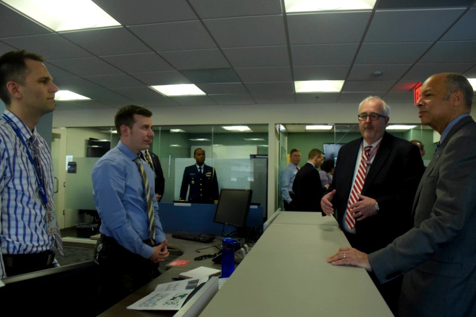 Secretary Johnson Visits with FEMA Employees (26359938241)