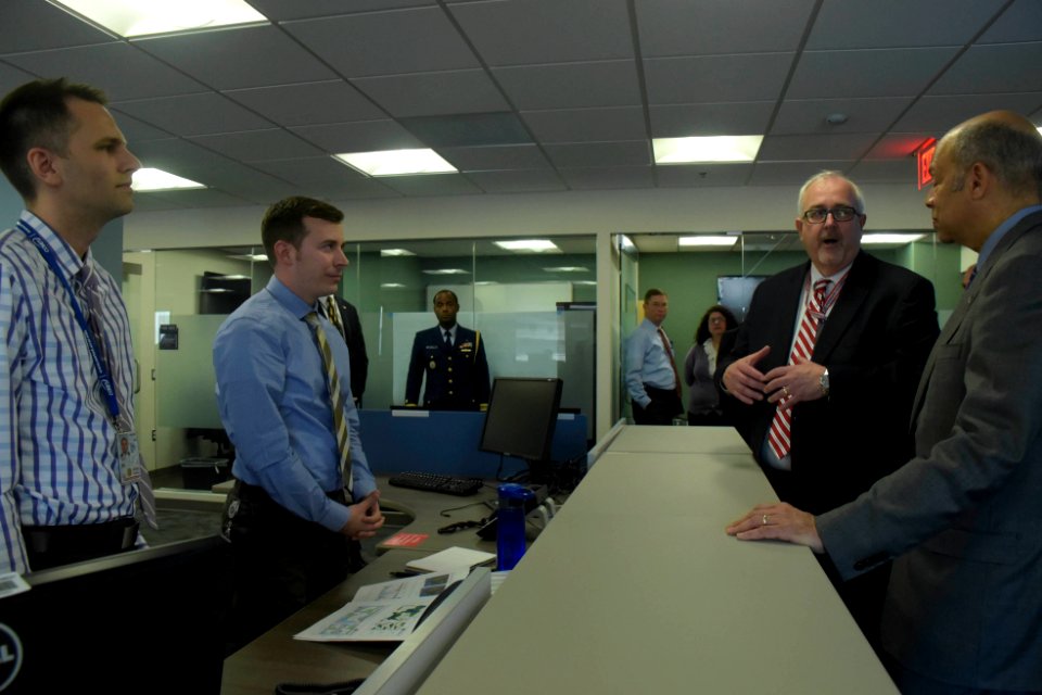 Secretary Johnson Visits with FEMA Employees (25823320483)