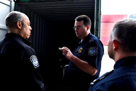 Secretary Johnson Visits CBP USCG Employees at Port of Baltimore (25426715493)