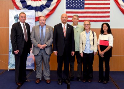Secretary Johnson Visits DHS Employees in Miami (25706729924)