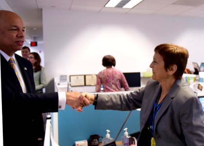 Secretary Johnson Visits with TSA Employees (26207947376)