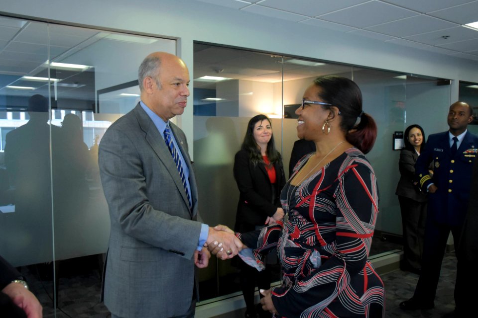 Secretary Johnson Visits with FEMA Employees (26153132550)