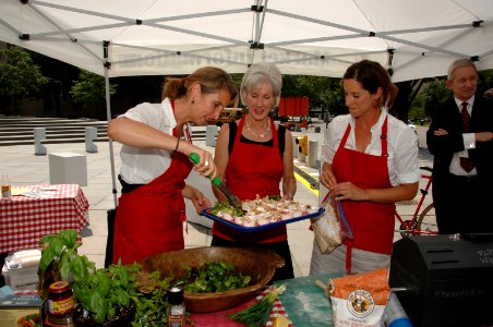 Secretary Kathleen Sebelius participates in a cooking demonstration at the new FRESHFARM Market outside the U.S. Department of Health and Human Services