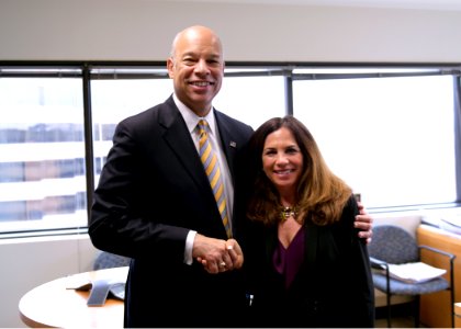 Secretary Johnson Visits with TSA Employees (26234705435)