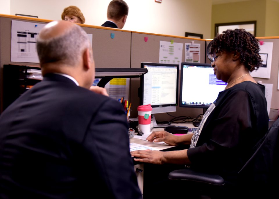 Secretary Johnson Visits with TSA Employees (26208810376)