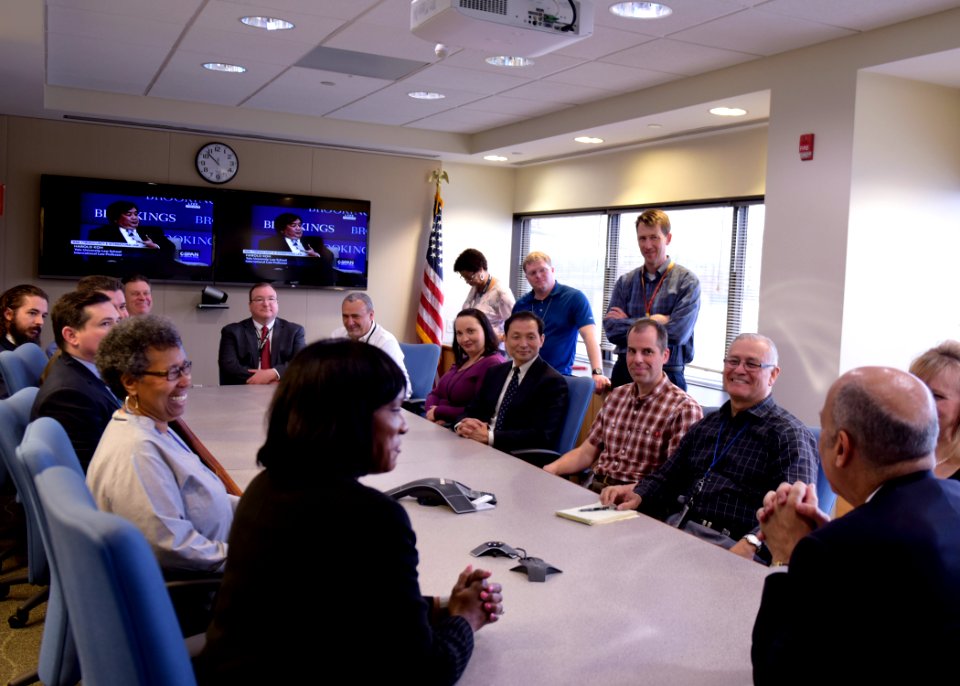 Secretary Johnson Visits with TSA Employees (26234555485)