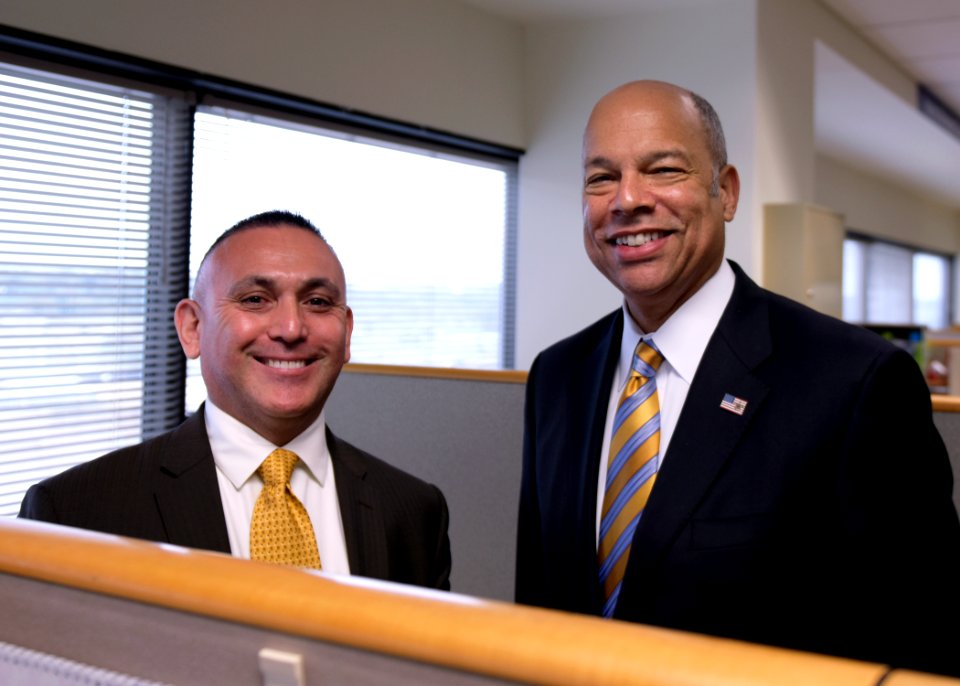 Secretary Johnson Visits with TSA Employees (26168191021)