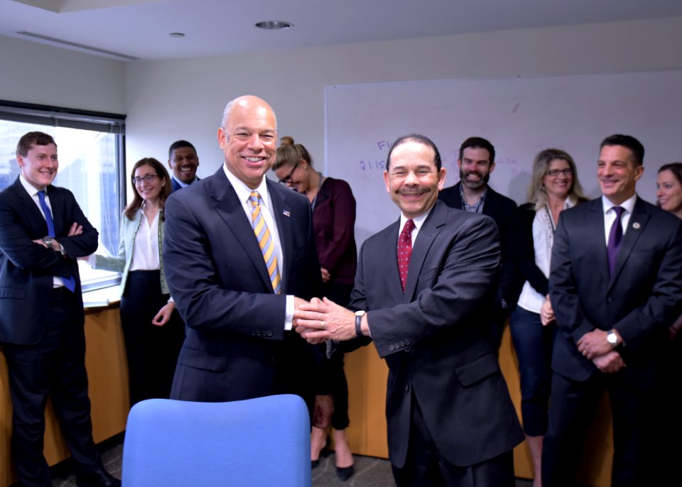 Secretary Johnson Visits with TSA Employees (26207924686)