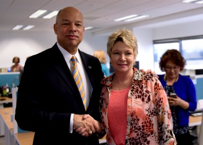 Secretary Johnson Visits with TSA Employees (26233859185)