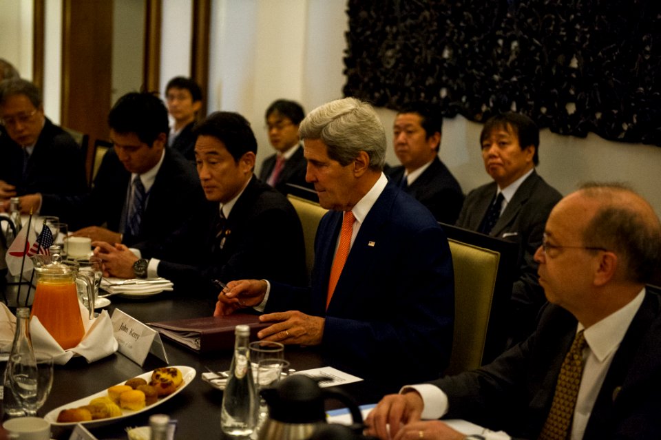 Secretary Kerry at Trilateral Meeting with Japanese and ROK Foreign Ministers - Flickr - East Asia and Pacific Media Hub