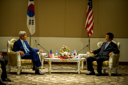 Secretary Kerry Greets South Korean Foreign Minister Yun - Flickr - East Asia and Pacific Media Hub