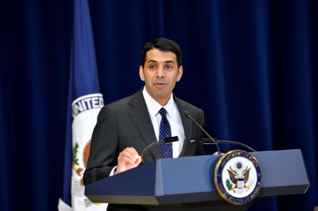 Secretary Kerry Hosts a Ceremony in Honor of Special Representative Zafar
