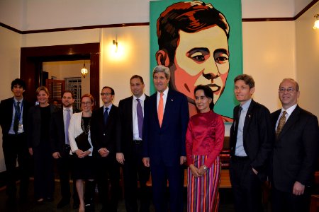 Secretary Kerry Meets Daw Aung San Suu Kyi - Flickr - East Asia and Pacific Media Hub (2)