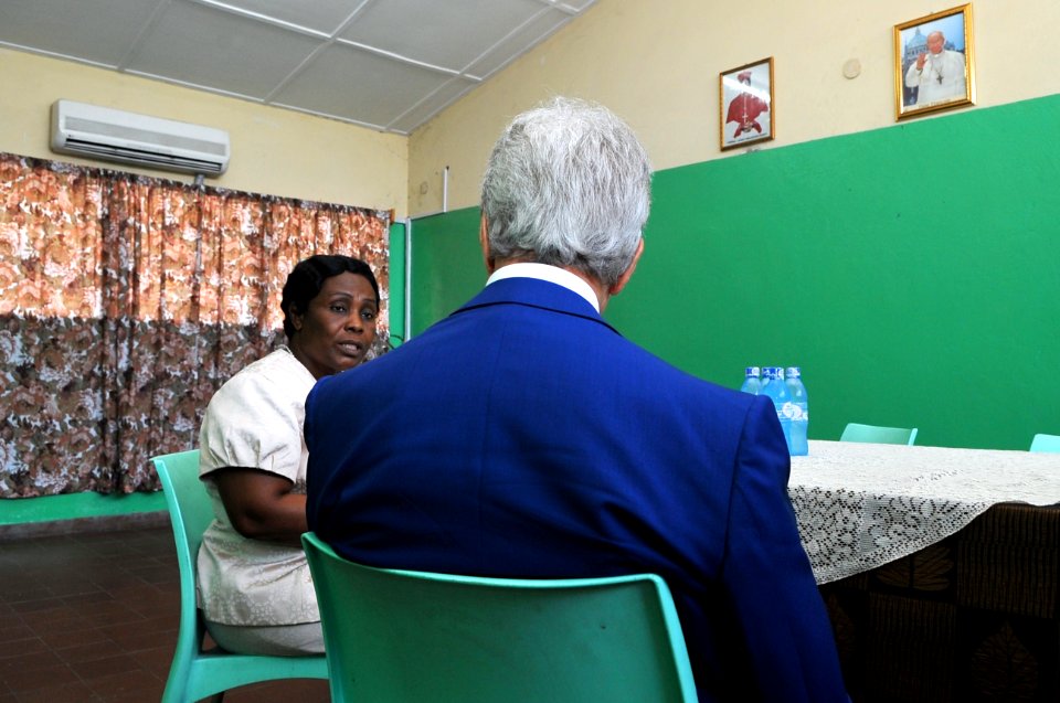 Secretary Kerry Meets With Julienne Lusenge in Kinshasa