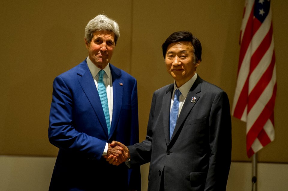 Secretary Kerry Greets South Korean Foreign Minister Yun - Flickr - East Asia and Pacific Media Hub (1)