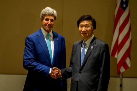 Secretary Kerry Greets South Korean Foreign Minister Yun - Flickr - East Asia and Pacific Media Hub (1)