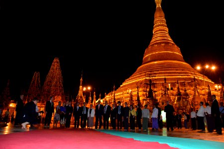 Secretary Kerry Visits Shwedagon Pagoda - Flickr - East Asia and Pacific Media Hub (2) photo