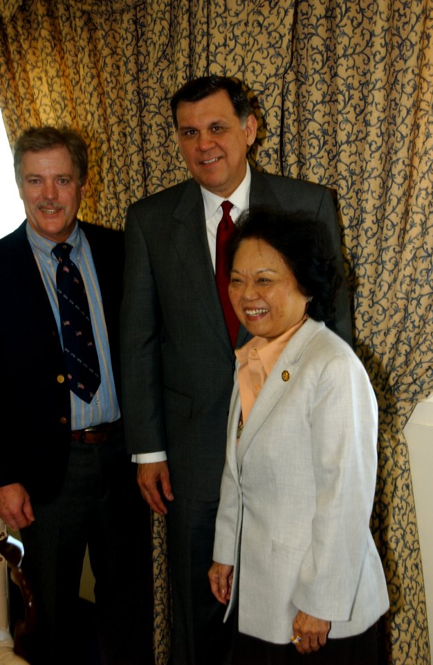 Secretary Mel Martinez with Congresswoman Patsy Mink 207-DP-8386B-DSC 0064