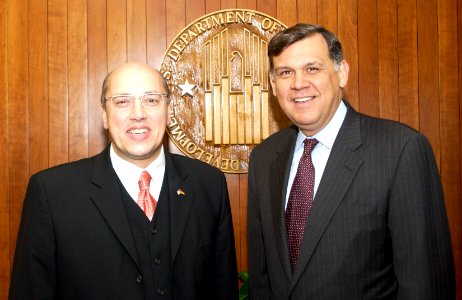 Secretary Mel Martinez with Kurt Bodewig 207-DP-8429A-G0589