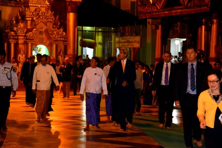 Secretary Kerry Visits Shwedagon Pagoda - Flickr - East Asia and Pacific Media Hub