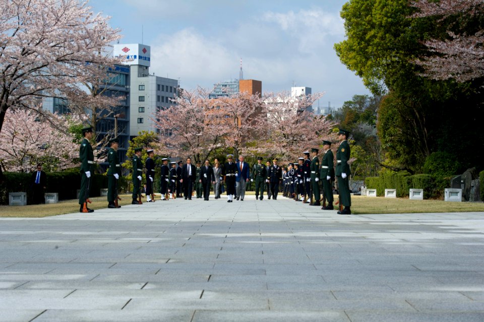 Secretary of Defense Hagel at Wreath Laying in Tokyo - Flickr - East Asia and Pacific Media Hub (3)