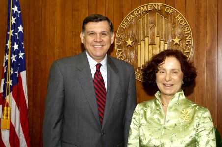 Secretary Mel Martinez with Ana Palacio 207-DP-8694-SPAN1192