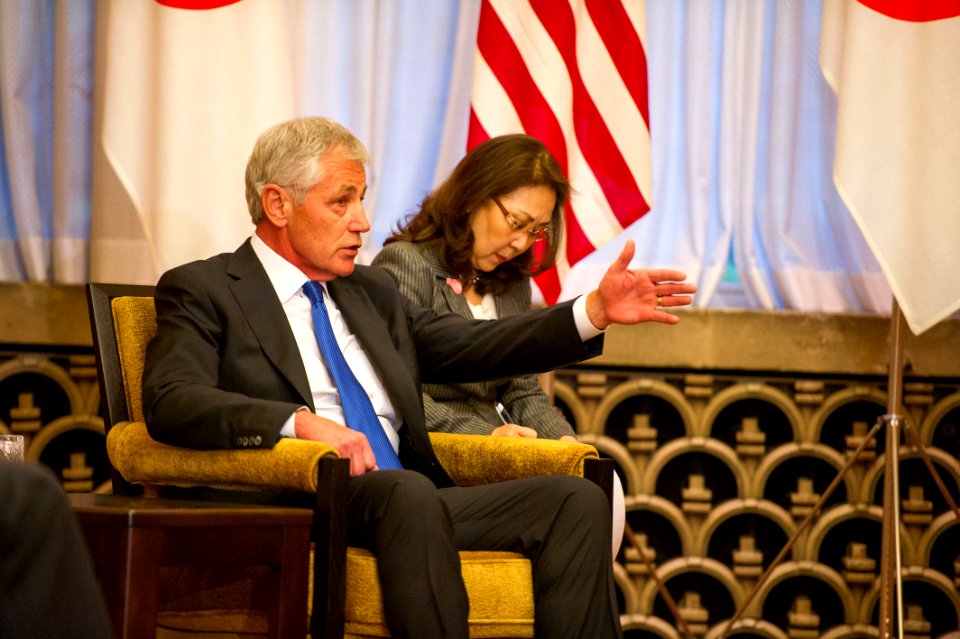 Secretary of Defense Hagel Meets Japan’s Prime Minister Abe - Flickr - East Asia and Pacific Media Hub