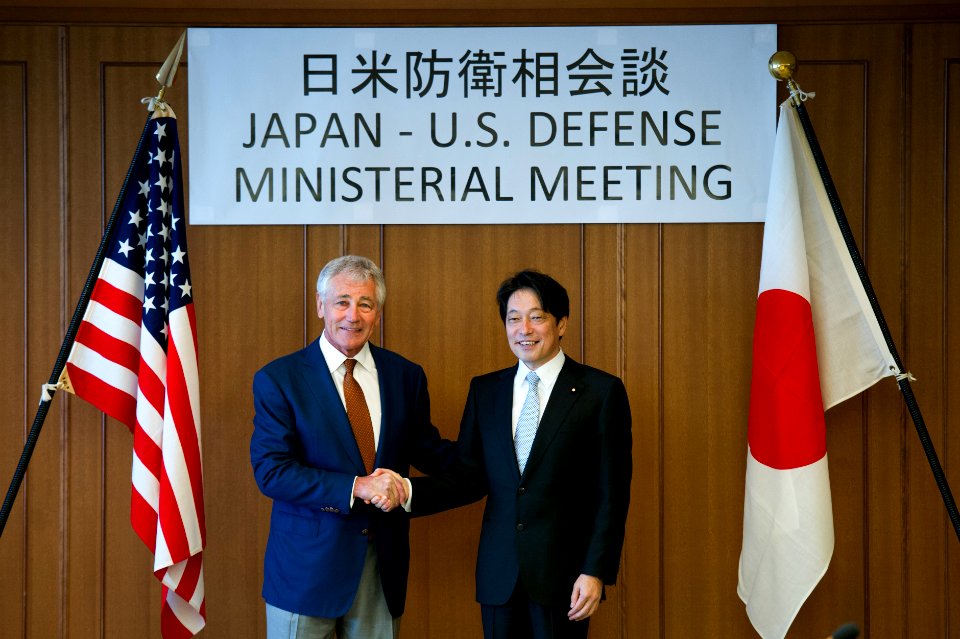 Secretary of Defense Hagel Greets Japan’s Defense Minister Onodera - Flickr - East Asia and Pacific Media Hub