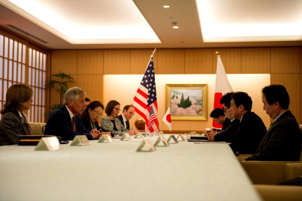 Secretary of Defense Hagel Meets Japan’s Foreign Minister Kishida - Flickr - East Asia and Pacific Media Hub