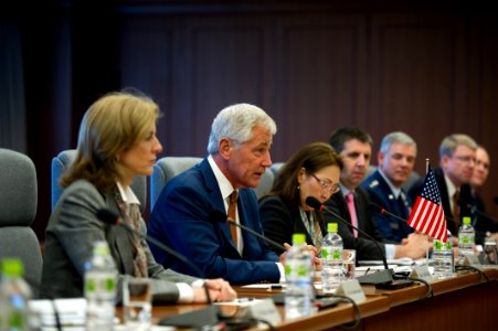 Secretary of Defense Hagel Meets Japan’s Defense Minister Onodera - Flickr - East Asia and Pacific Media Hub