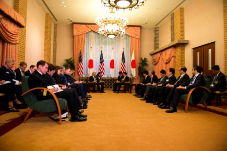 Secretary of Defense Hagel Meets Japan’s Prime Minister Abe - Flickr - East Asia and Pacific Media Hub (2)