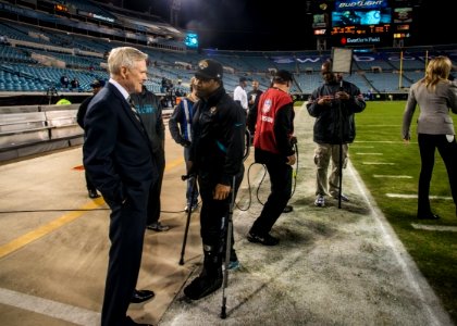 Secretary of the Navy attends football game during Week of Valor 121108-N-AC887-001