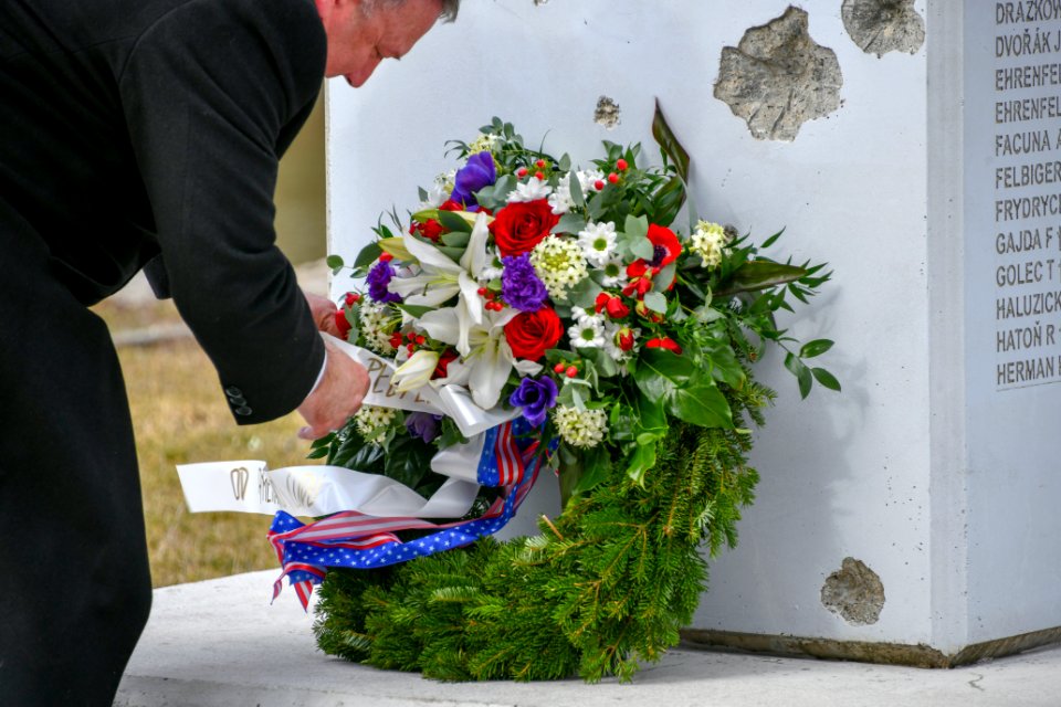 Secretary Pompeo Visits Gate of Freedom Memorial in Bratislava - 40105304123