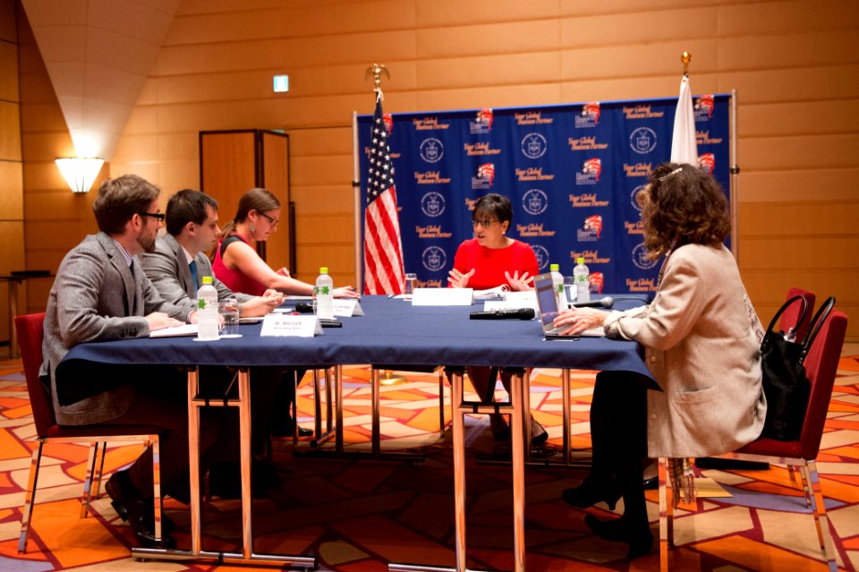Secretary Pritzker Addresses International Media in Tokyo - Flickr - East Asia and Pacific Media Hub (1)