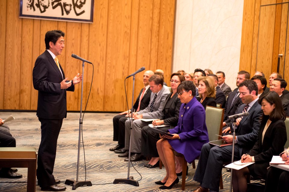 Secretary Pritzker Meets Japan’s Prime Minister Abe - Flickr - East Asia and Pacific Media Hub (3)