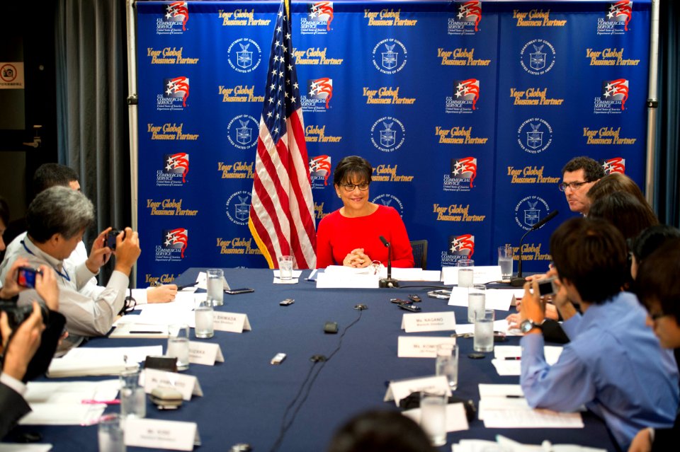 Secretary Pritzker Addresses Japanese Media - Flickr - East Asia and Pacific Media Hub (4)