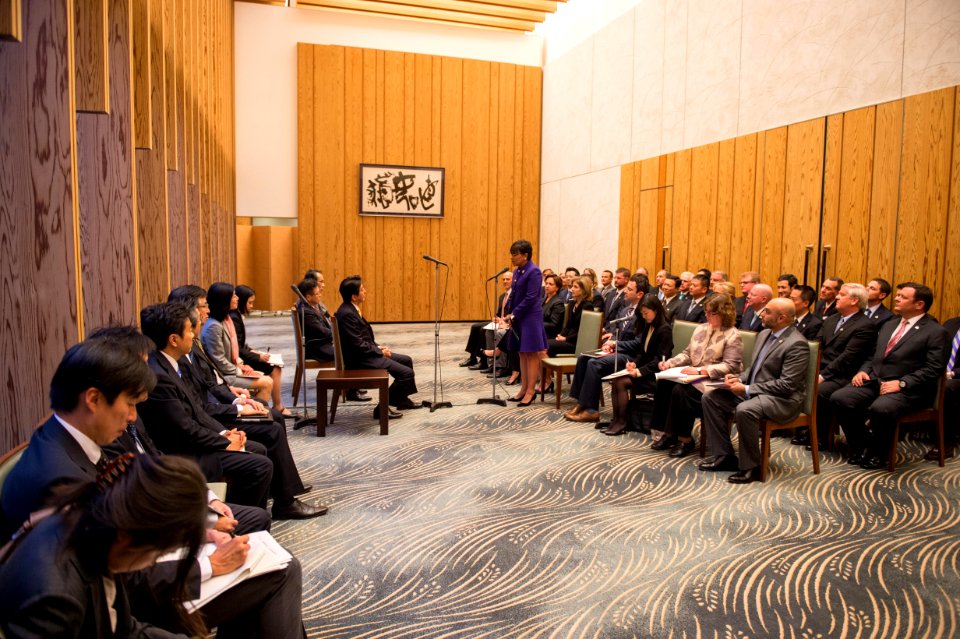 Secretary Pritzker Meets Japan’s Prime Minister Abe - Flickr - East Asia and Pacific Media Hub