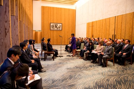 Secretary Pritzker Meets Japan’s Prime Minister Abe - Flickr - East Asia and Pacific Media Hub