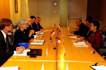 Secretary Sebelius with Indonesian Minister of Health, Dr. Endang Rahayu Sedyaningsih (2)