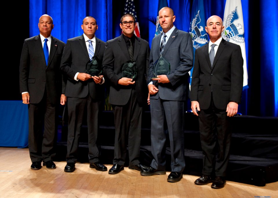 Secretary's Award for Valor (30513810272)