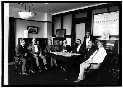 Secty. Davis & Union vesselmen, 8-8-22 LCCN2016846624
