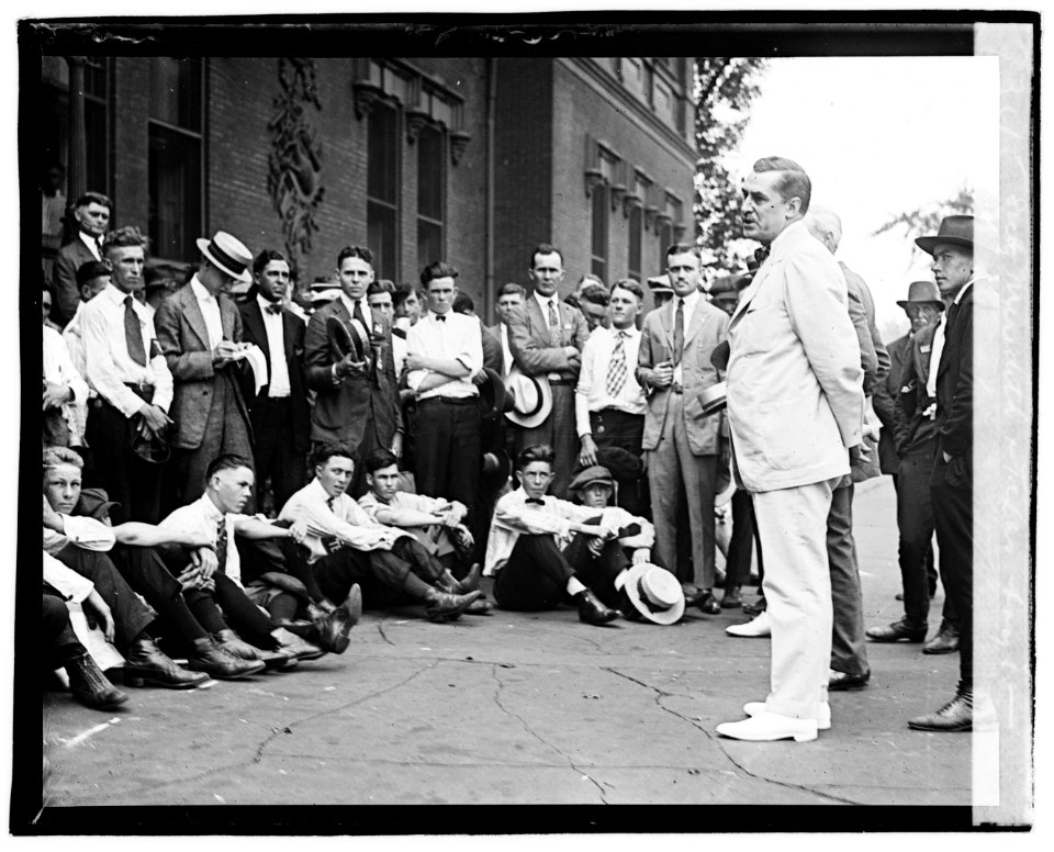 Secty. Meredith and Texas boys LCCN2016828525