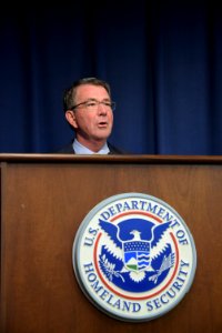 Security Johnson receives DOD Distinguished Public Service Award (29818435534)