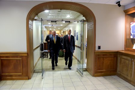 Security Johnson receives DOD Distinguished Public Service Award (30412839136)