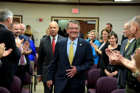 Security Johnson receives DOD Distinguished Public Service Award (29818442144)