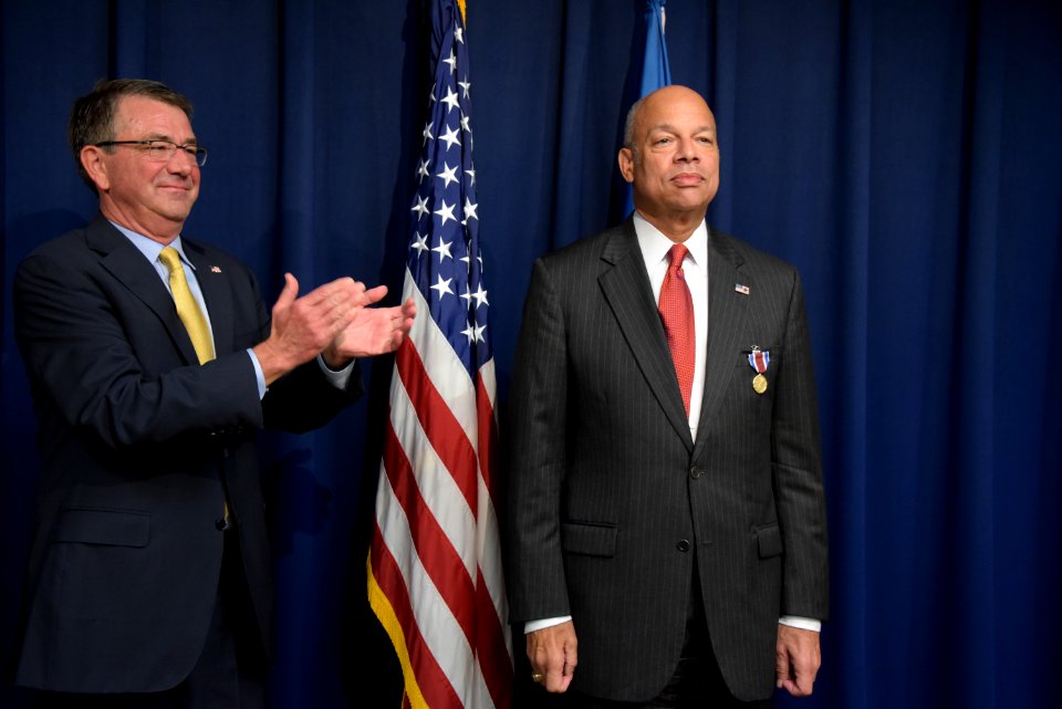 Security Johnson receives DOD Distinguished Public Service Award (30412773976)