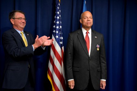 Security Johnson receives DOD Distinguished Public Service Award (30412773976)