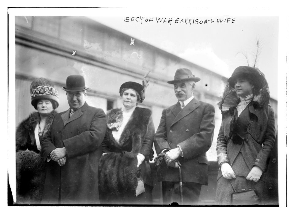 Secy of War Garrison & wife LCCN2014694516